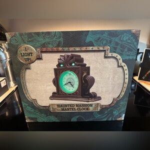 Disney Cruise Line DCL Treasure Haunted Mansion Parlor Light Up Mantel Clock NEW